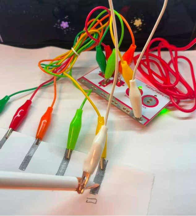 By using pencil strokes to connect the circuit with MakeyMakey, the control interacts with the visual effect.