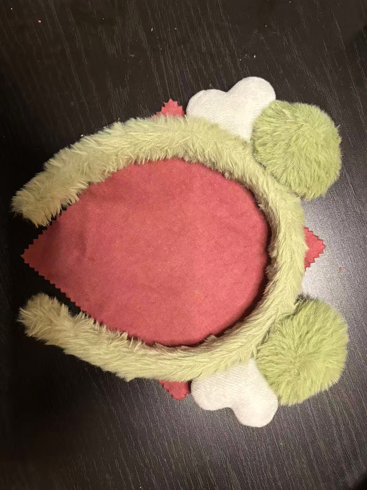 This is the front view of the hairband.