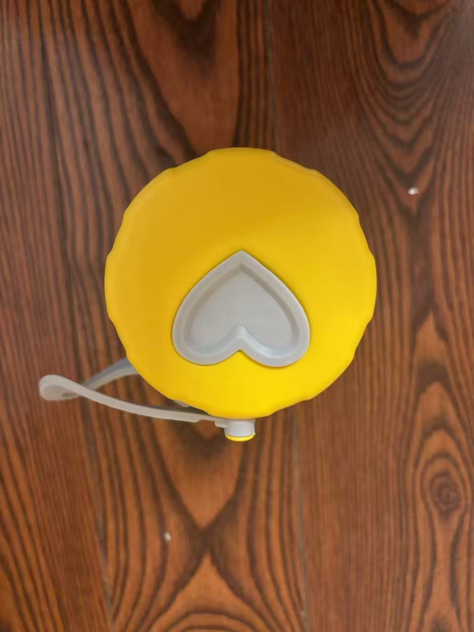 This is the side view of the water cup.