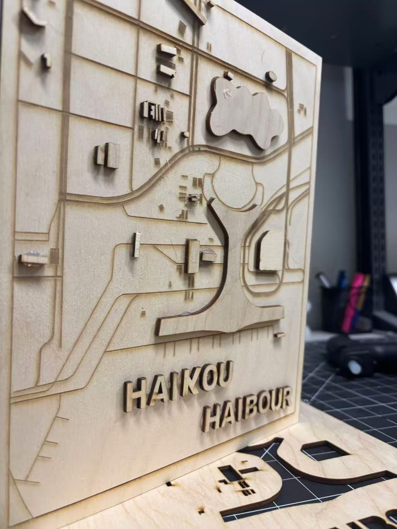 This map is located in Haikou City, Hainan Province, China. <br> I believe that a port is not merely a geographical coordinate, but also a symbol of connection, trade and vitality. <br> The port is an important hub connecting the world. Another point is that I think it is full of narrative sense. <br> So I hope to freeze it through this static yet highly expressive form of map art.
